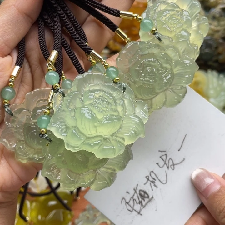 蛇纹石玉未镶嵌吊坠