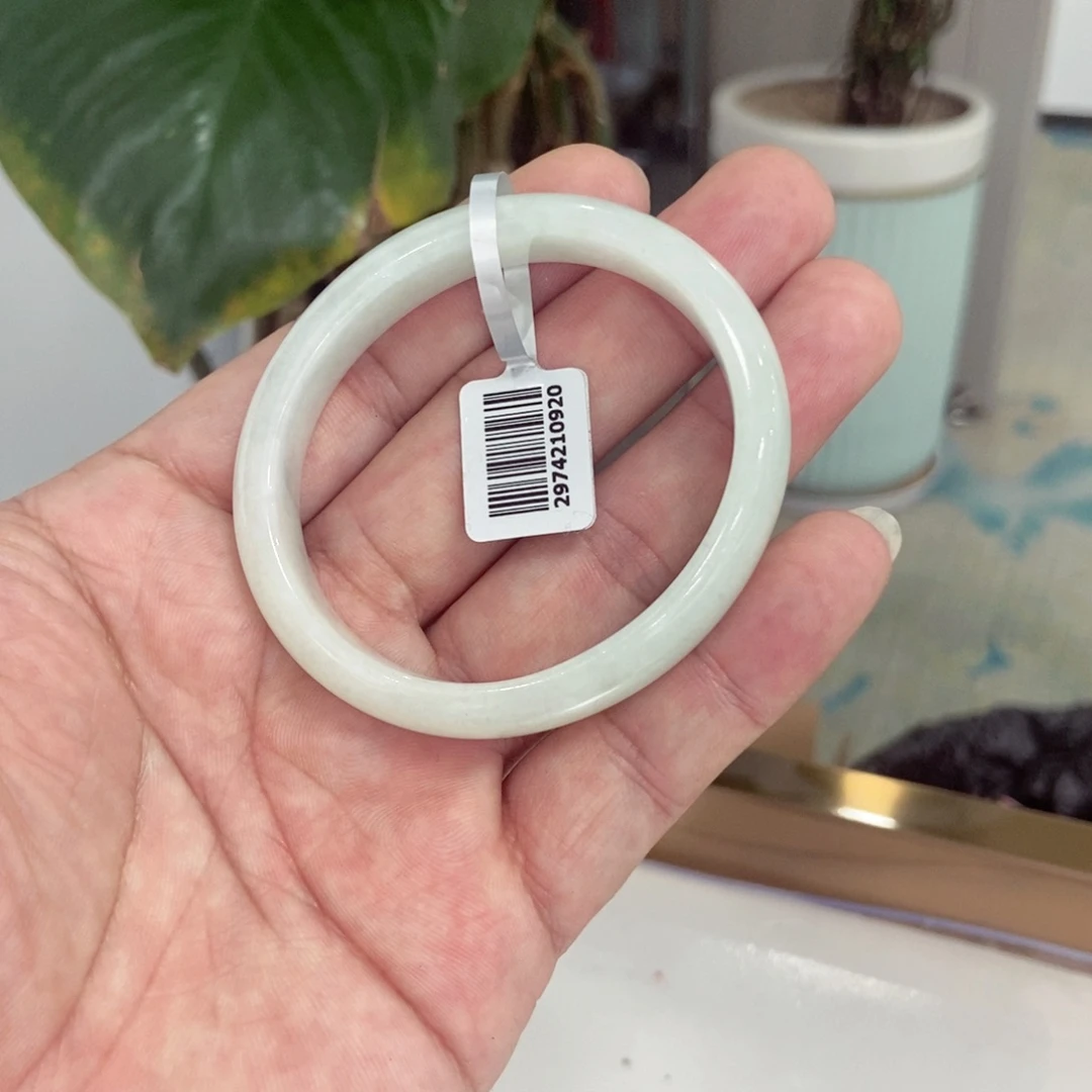 翡翠手镯未镶嵌51圈口