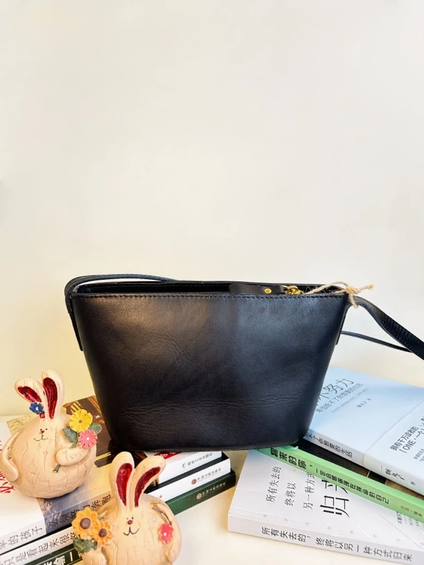 通勤复古牛皮水桶包包