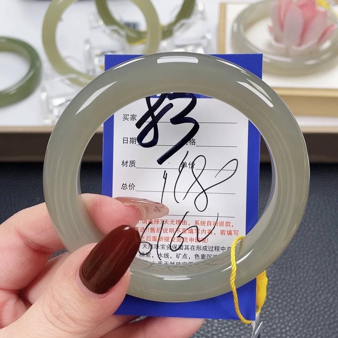 和田玉未镶嵌手镯