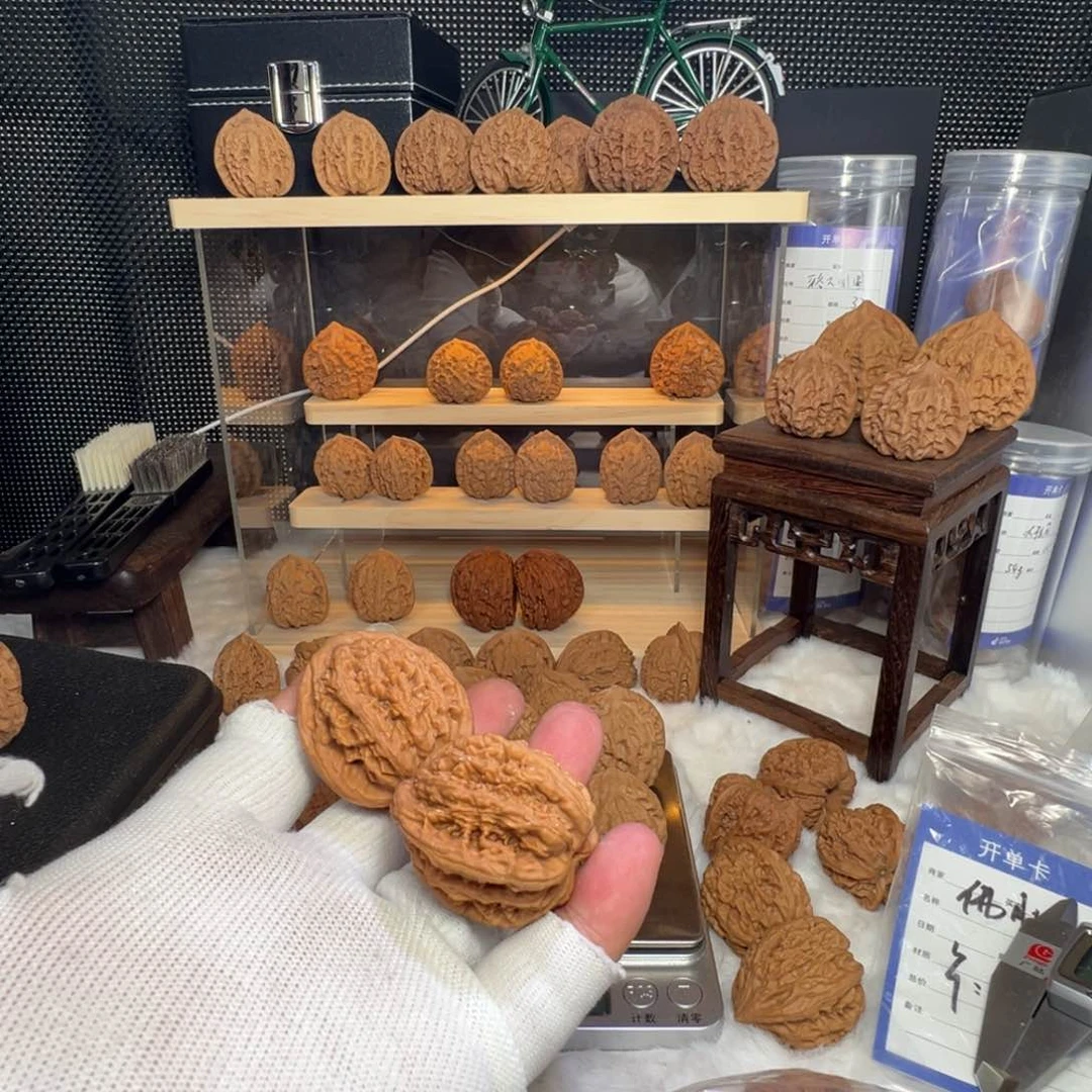 桃核把件砚*坚虎头手把件