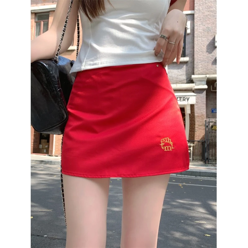 红色半身裙女夏季新款包臀裙子辣妹纯欲刺绣高腰小众a字短裙ins潮