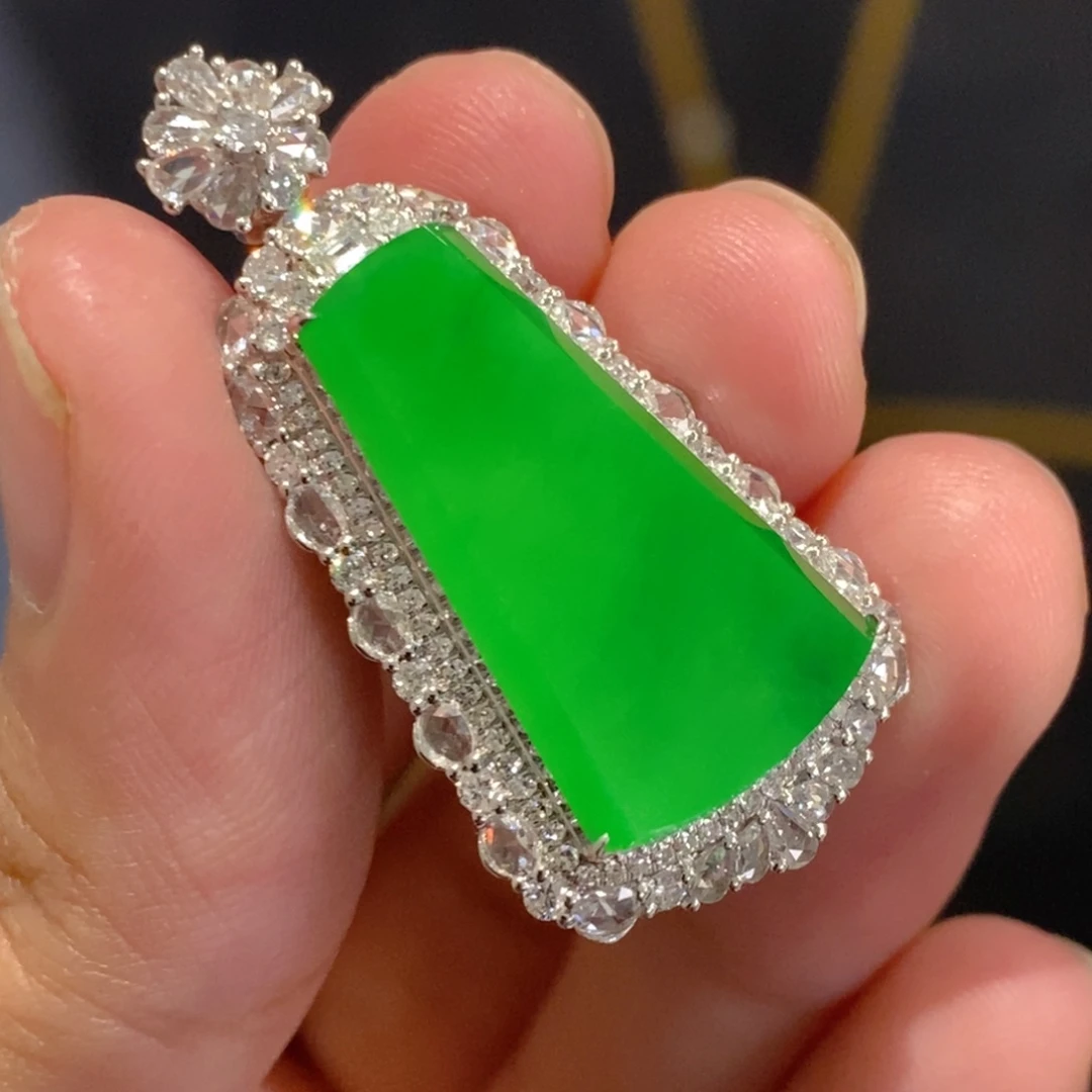 翡翠18K金镶嵌颈饰天然缅甸A货翡翠