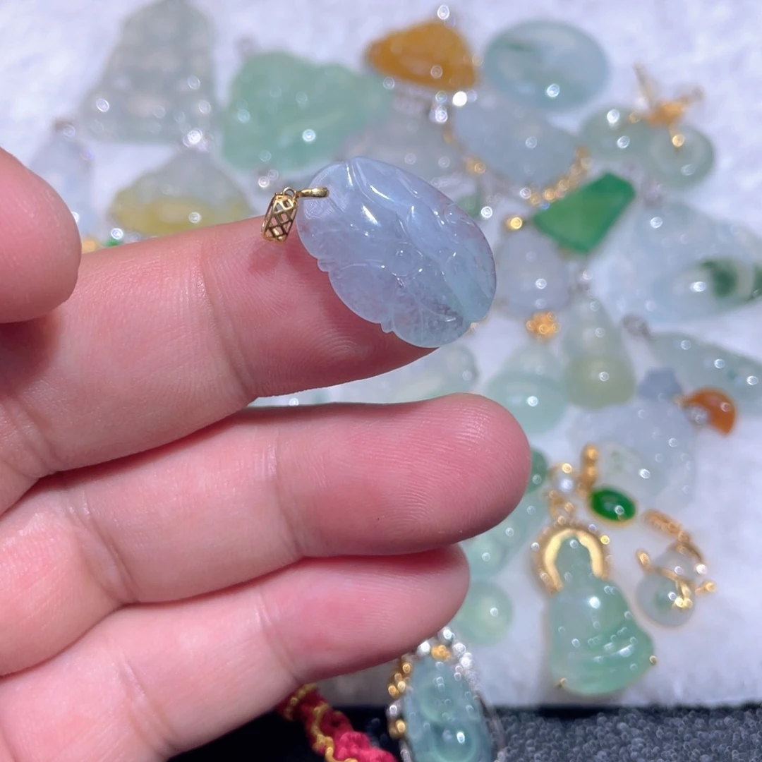 翡翠18K金镶嵌颈饰