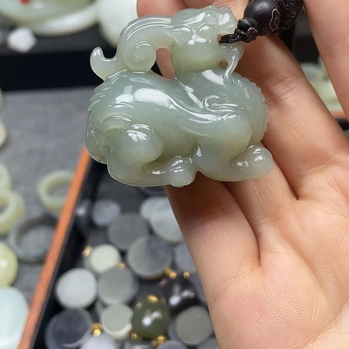 颈饰未镶嵌和田玉（糖玉）