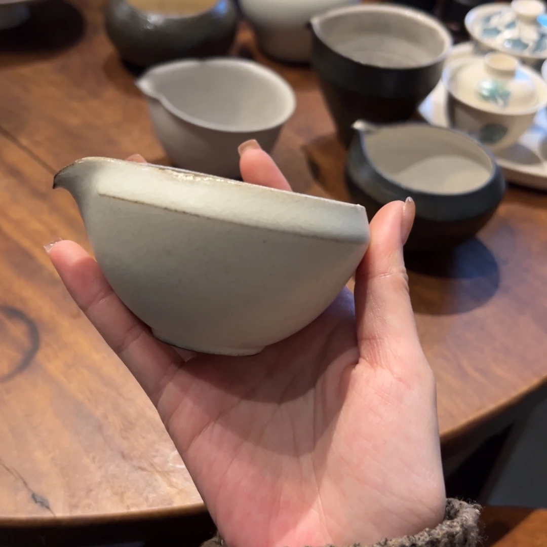 陶瓷。     陶瓷。