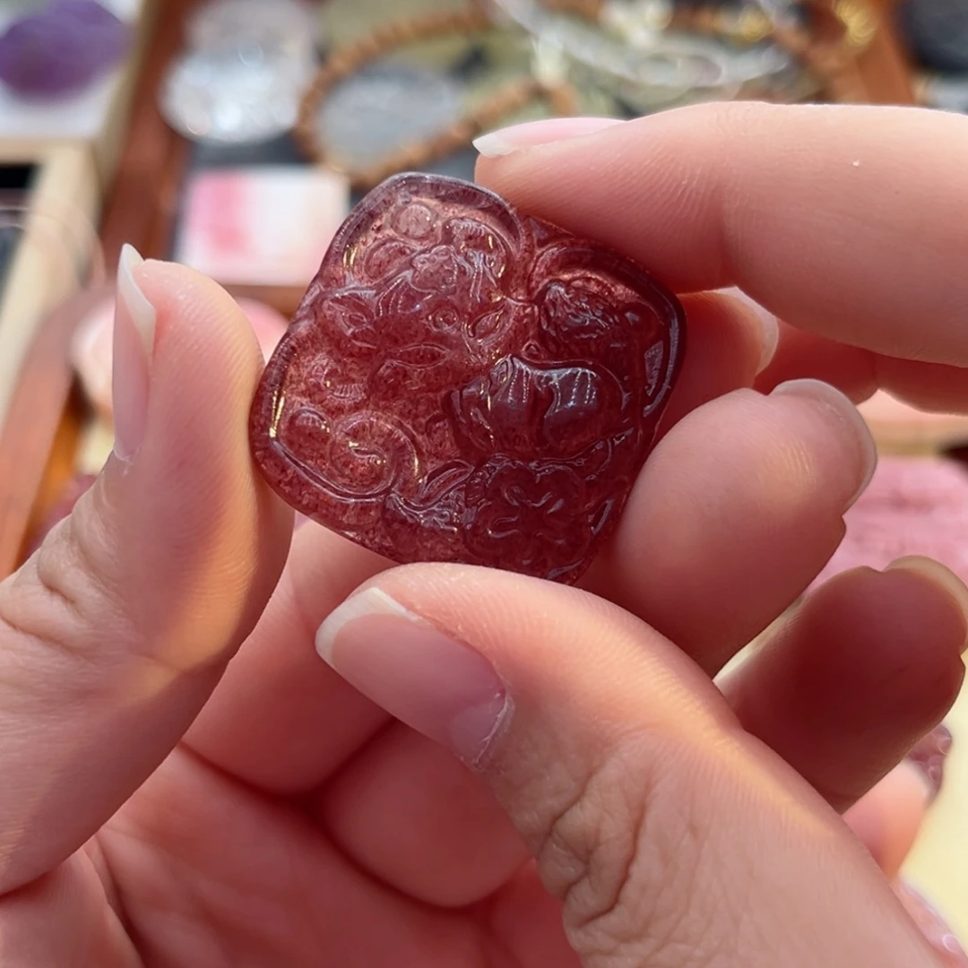 水晶颈饰银S925镶嵌Y****d草莓四方如意38