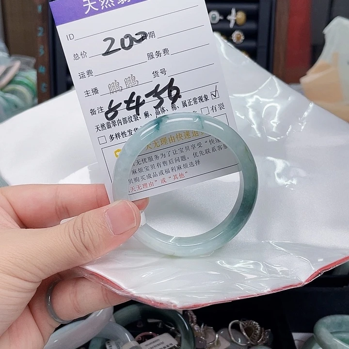 翡翠手镯未镶嵌翡翠