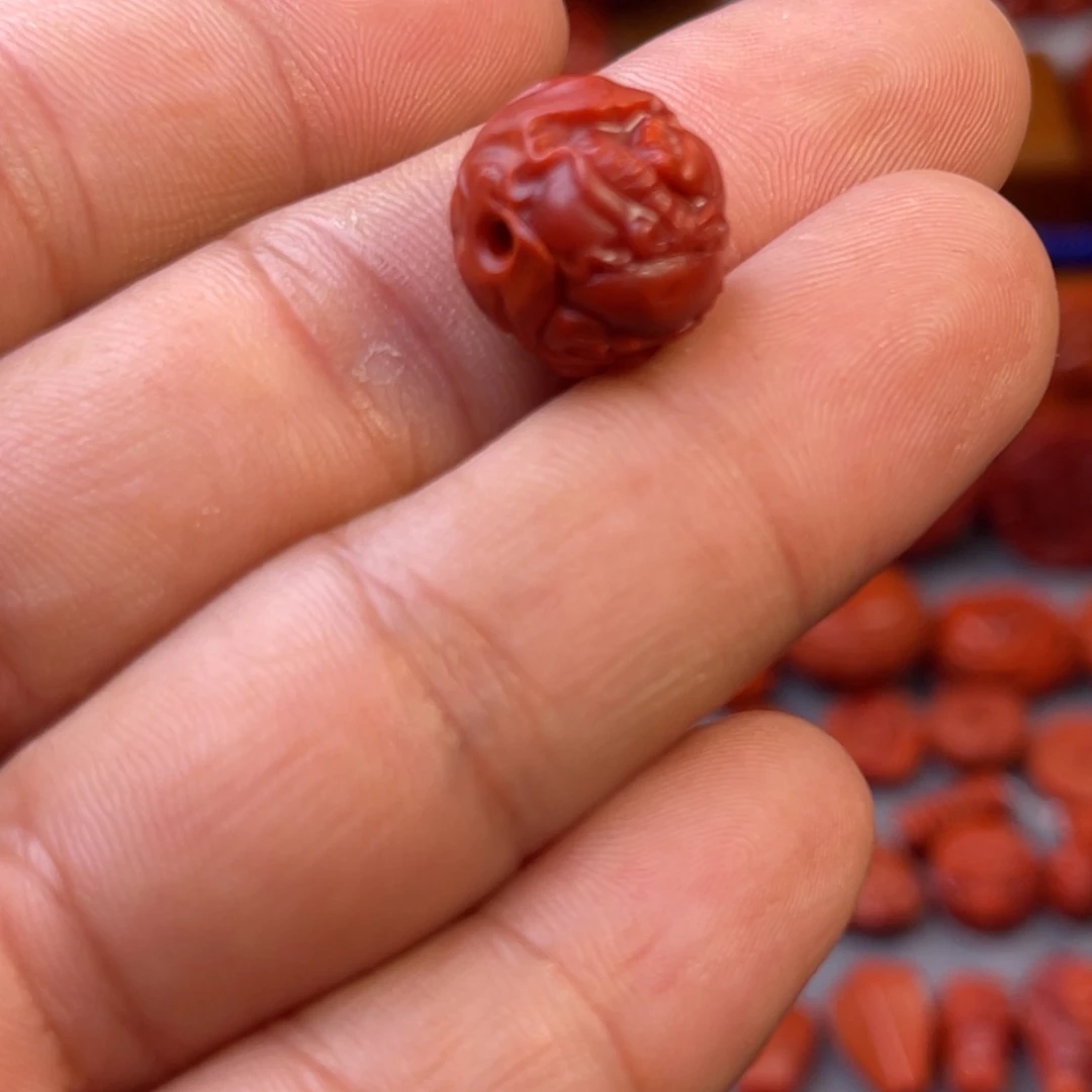 南红玛瑙瓦西精工佛珠未镶嵌上****?