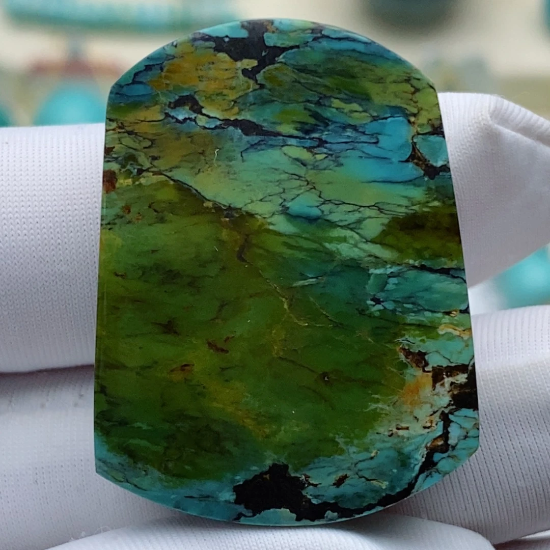 绿松石未镶嵌珠宝奇石