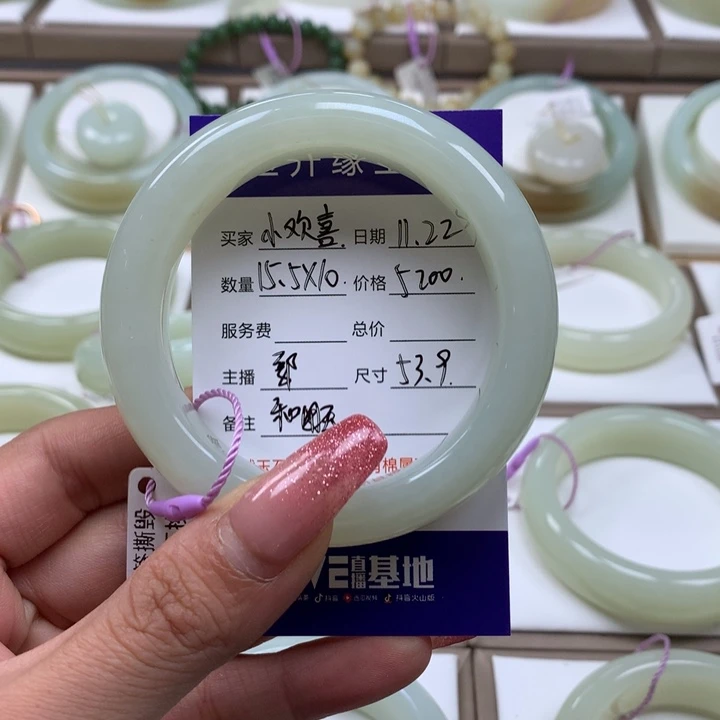 足银镶嵌手镯和田玉