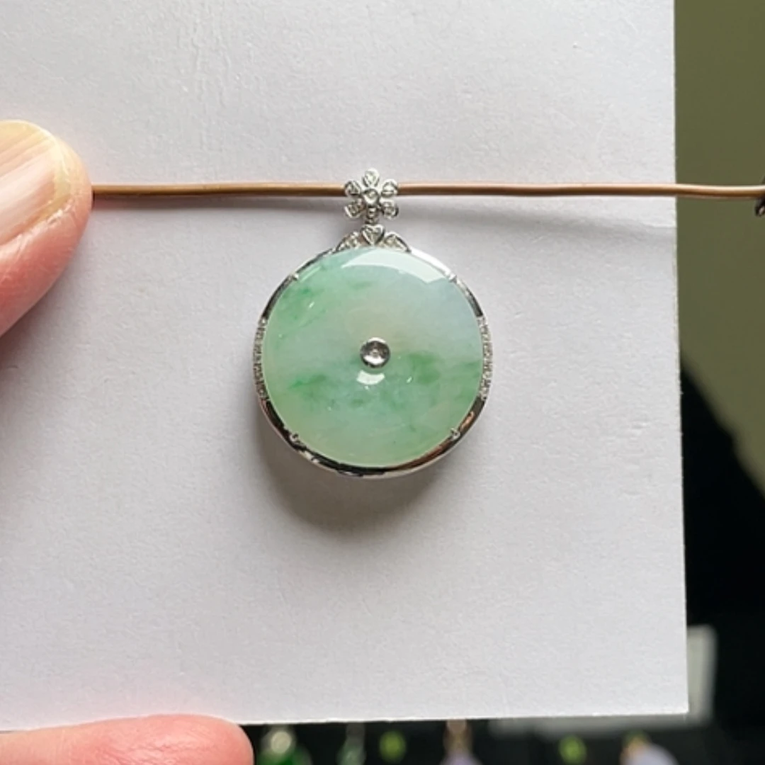 【闪购商品】吊坠(不含链)18K金镶嵌翡翠