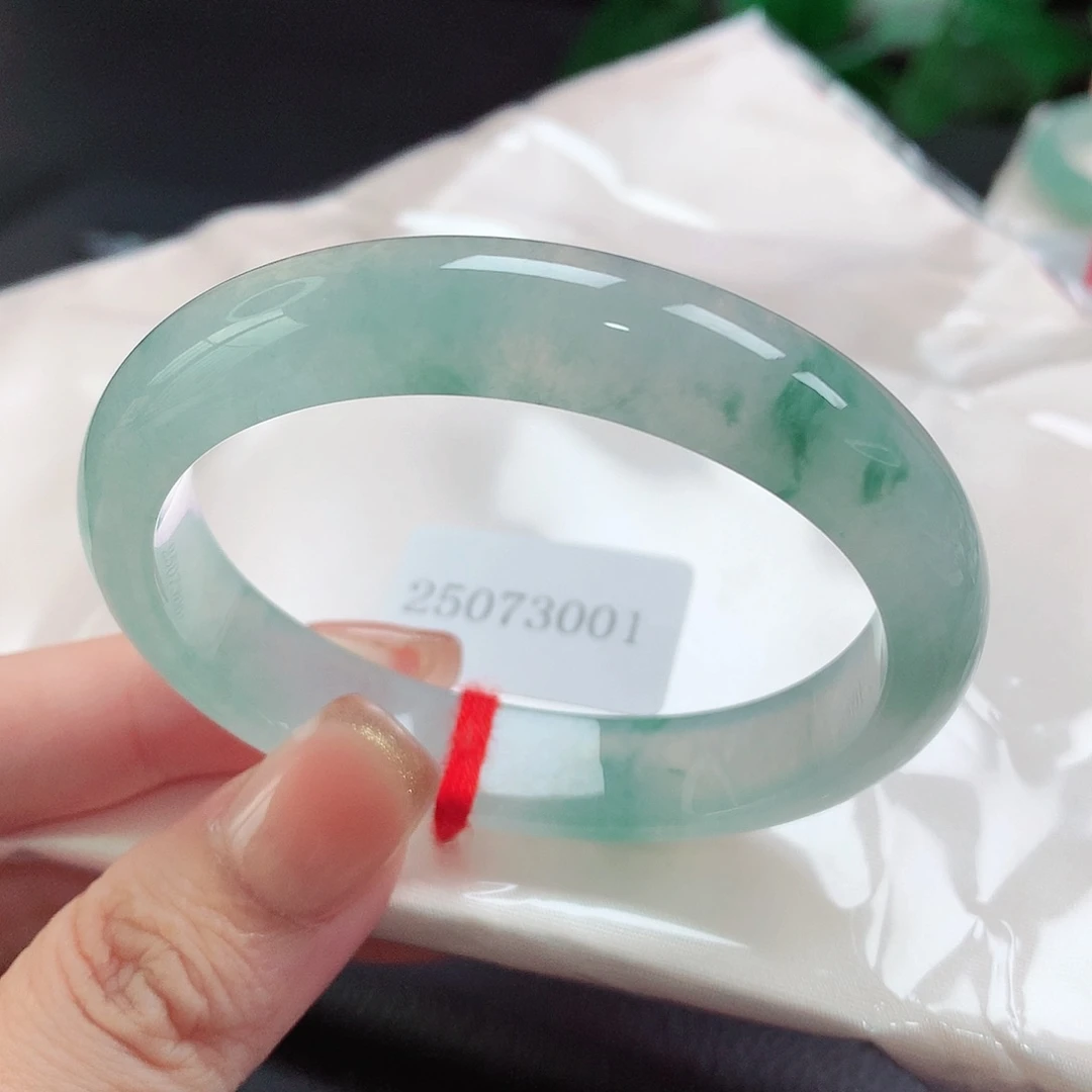 未镶嵌手镯（贵妃镯）翡翠天然a货翡翠