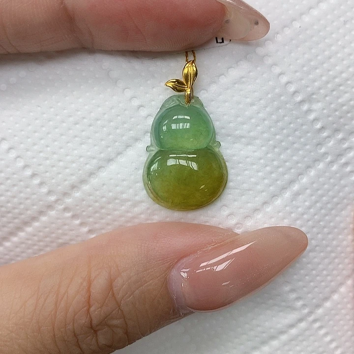 颈饰18K金镶嵌翡翠