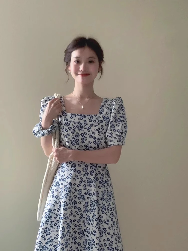 法式方领蓝色碎花连衣裙女高级感夏季设计感小众修身显瘦气质长裙