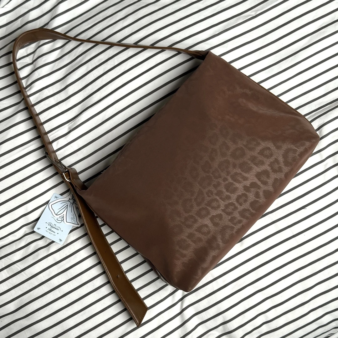 一张同学【长约34宽13高27cm】时尚单肩腋下包C8497咖