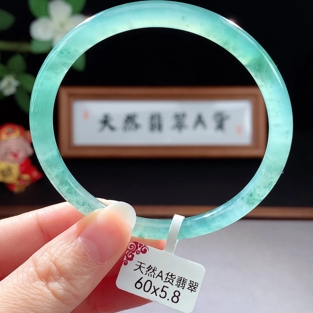 未镶嵌手镯（圆镯）翡翠
