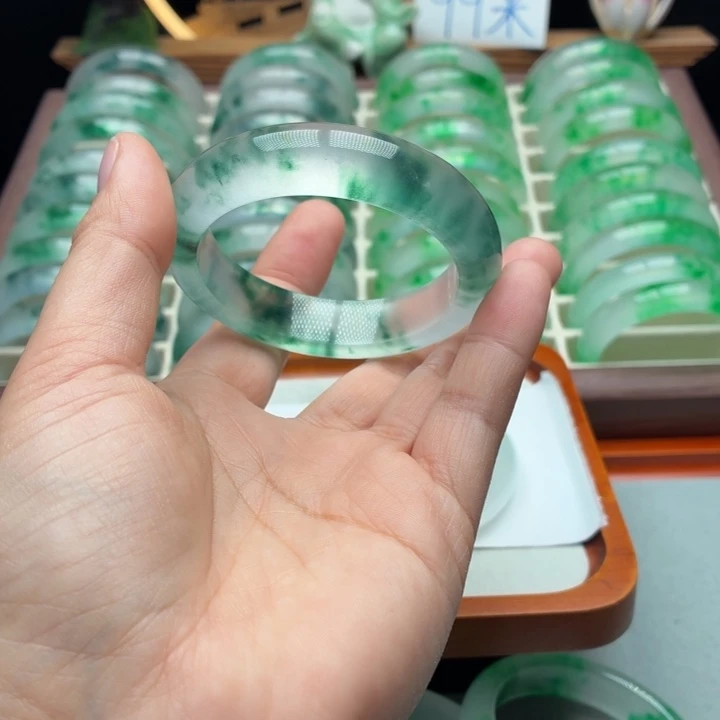 元***售石英质玉未镶嵌手镯