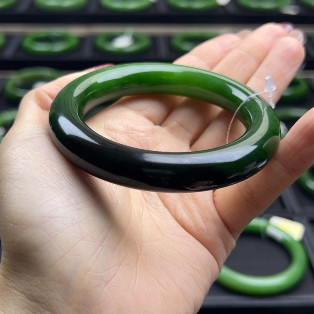 和田玉（碧玉）未镶嵌手镯