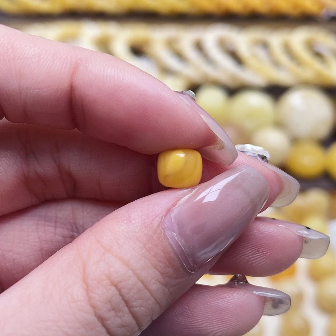 琥珀未镶嵌裸石7.4*6.3mm氧化款老型瑕