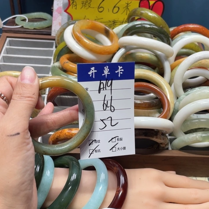 蛇纹石玉手镯未镶嵌小****龙