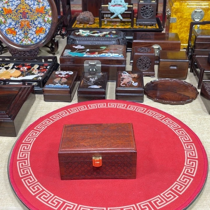 红酸枝木类成套家具