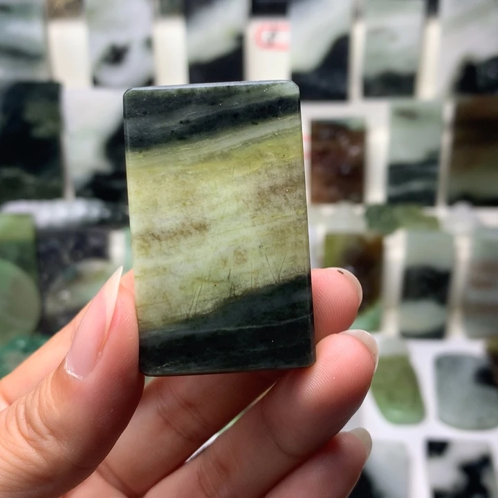 独山玉未镶嵌颈饰