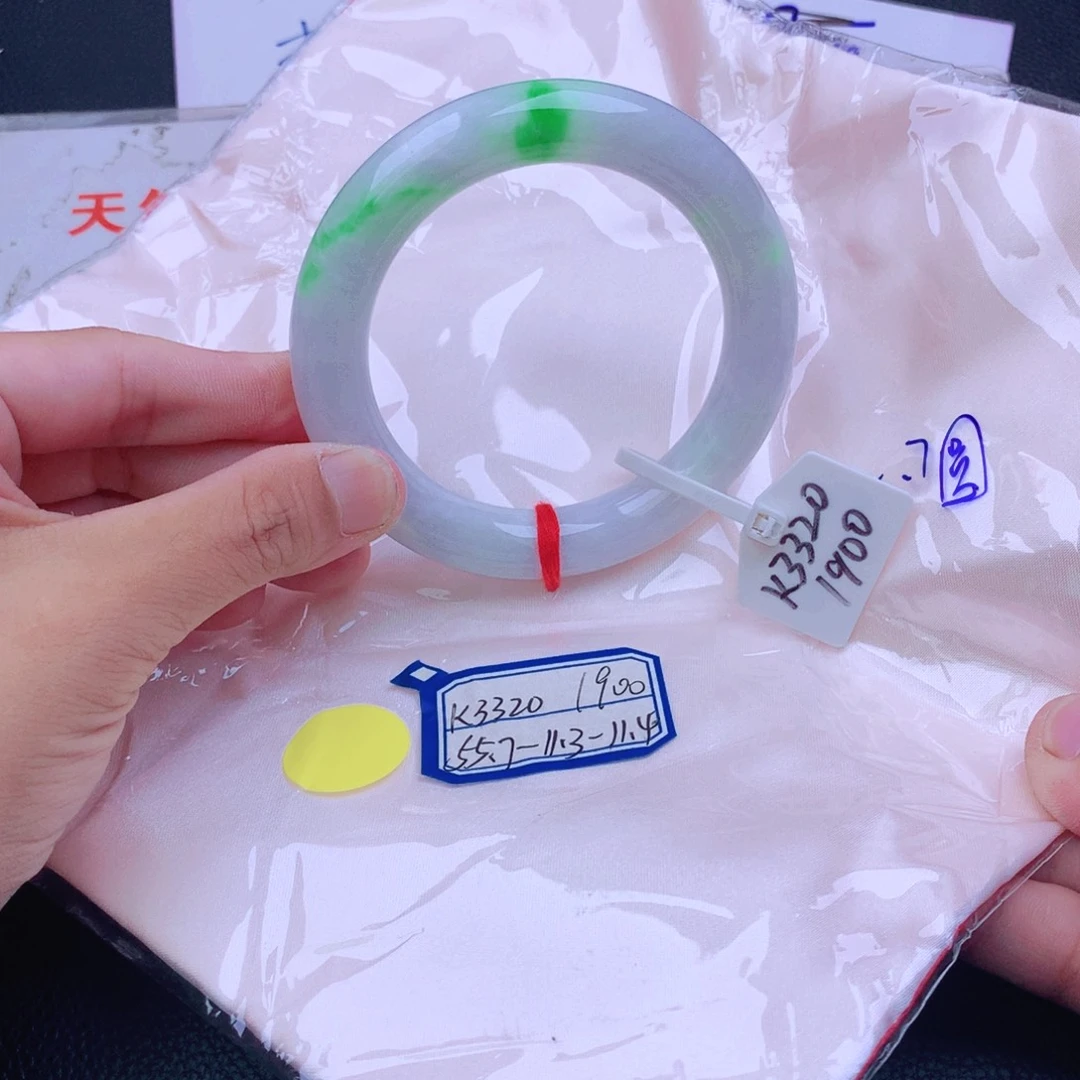 翡翠手镯未镶嵌我