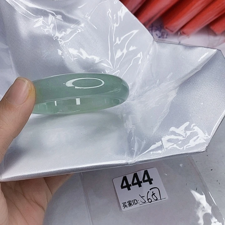 翡翠未镶嵌手镯一图一物实物为准（微瑕处理）