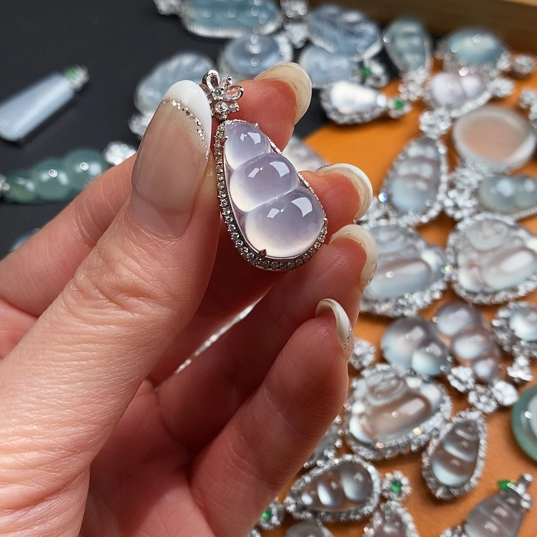 翡翠18K金镶嵌吊坠(赠链)