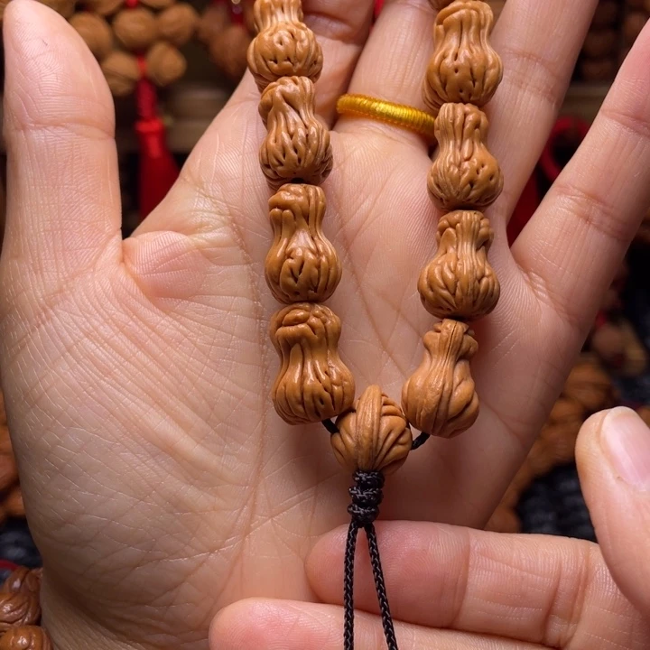 木质类龙纹桃枭挂件