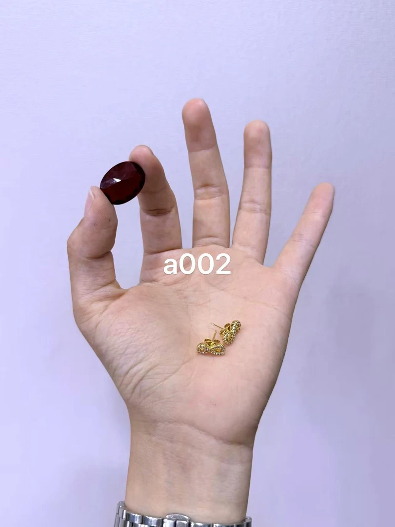 A002  八字镶钻耳钉