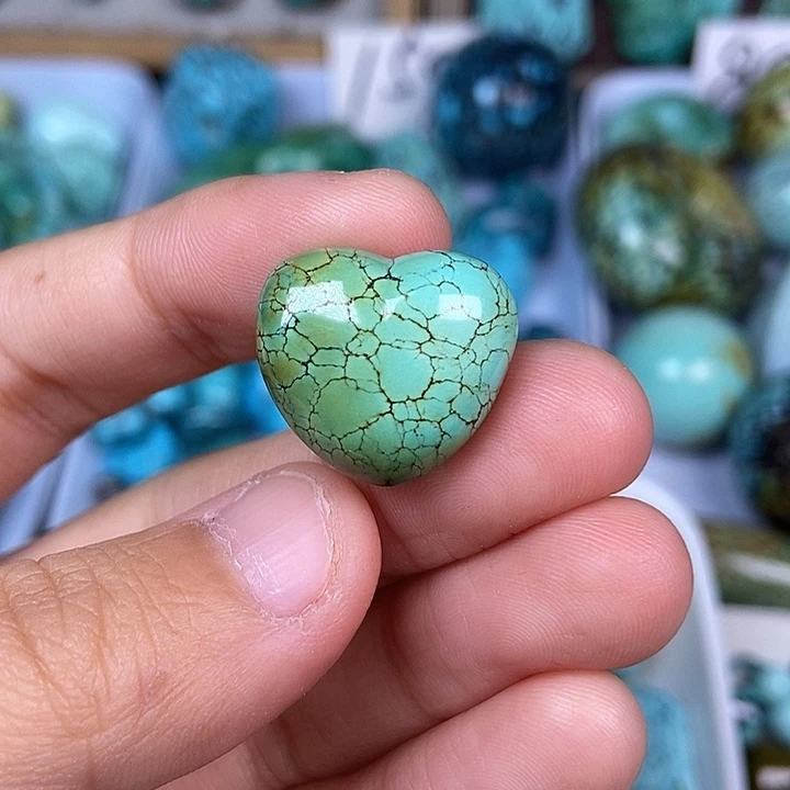 绿松石未镶嵌颈饰