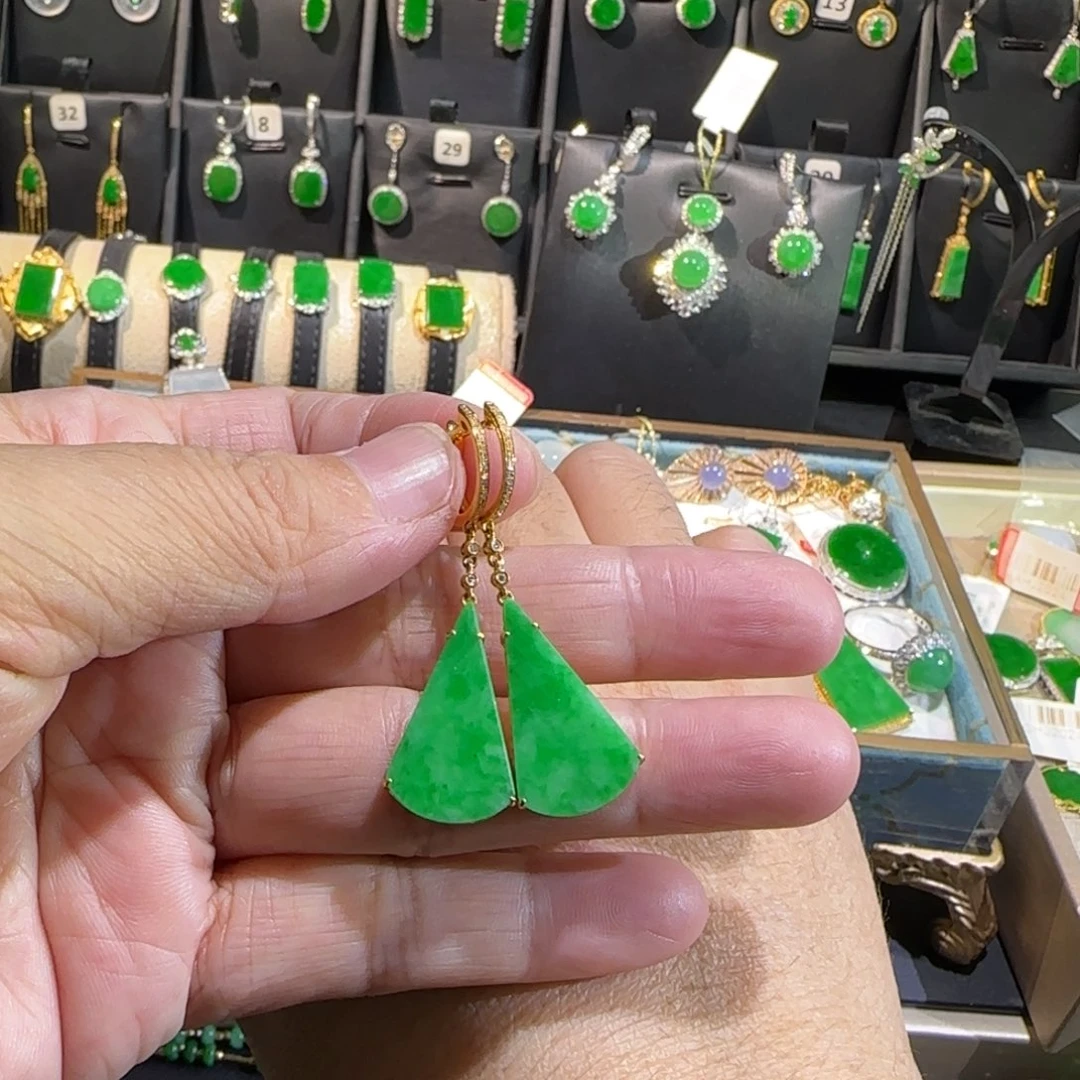 翡翠18K金镶嵌颈饰耳包