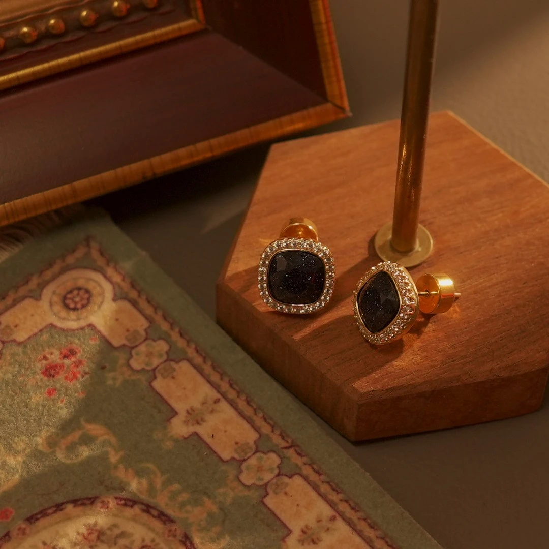 镀K金 【法式Vintage 小黑方】耳饰~7124 J