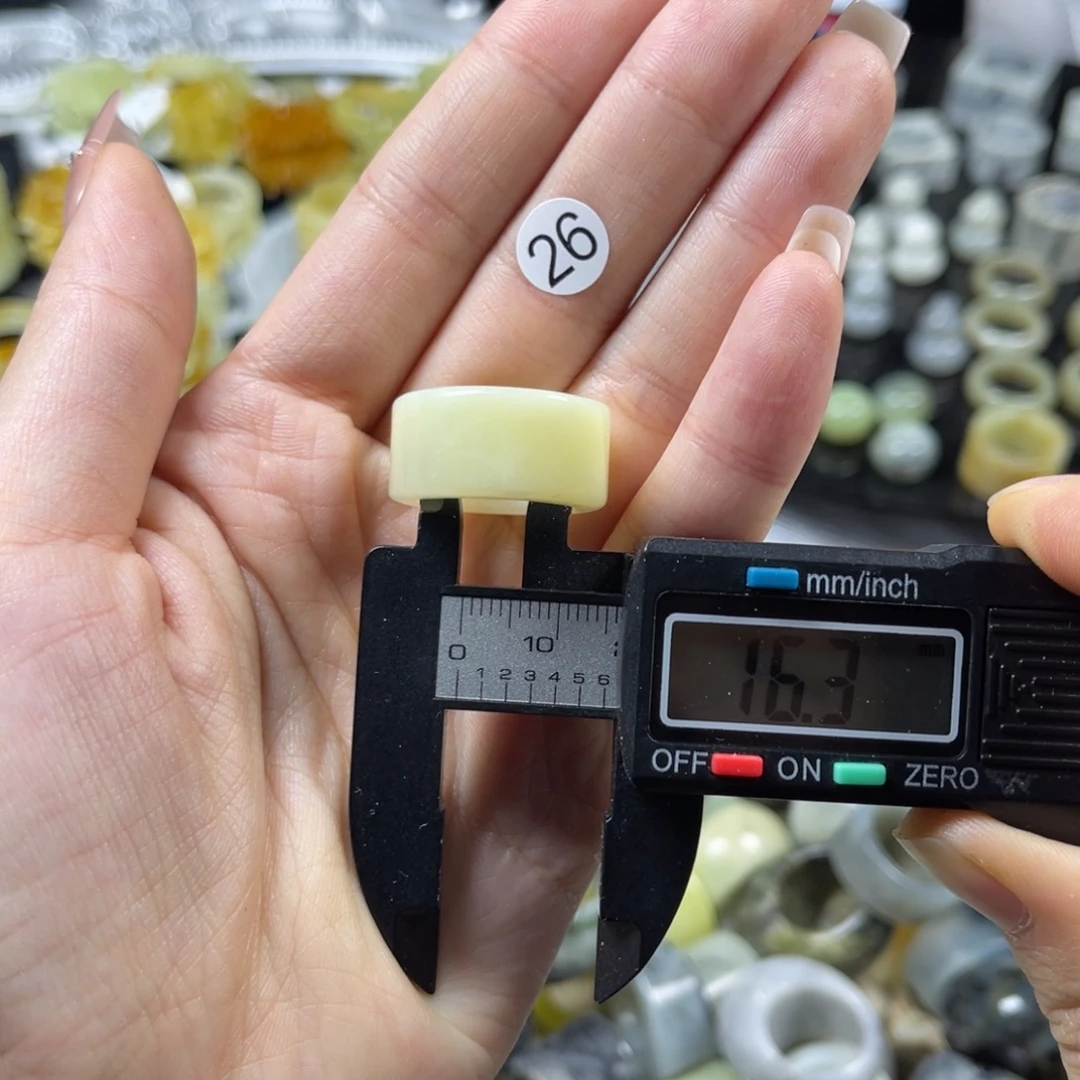 蛇纹石玉未镶嵌戒指