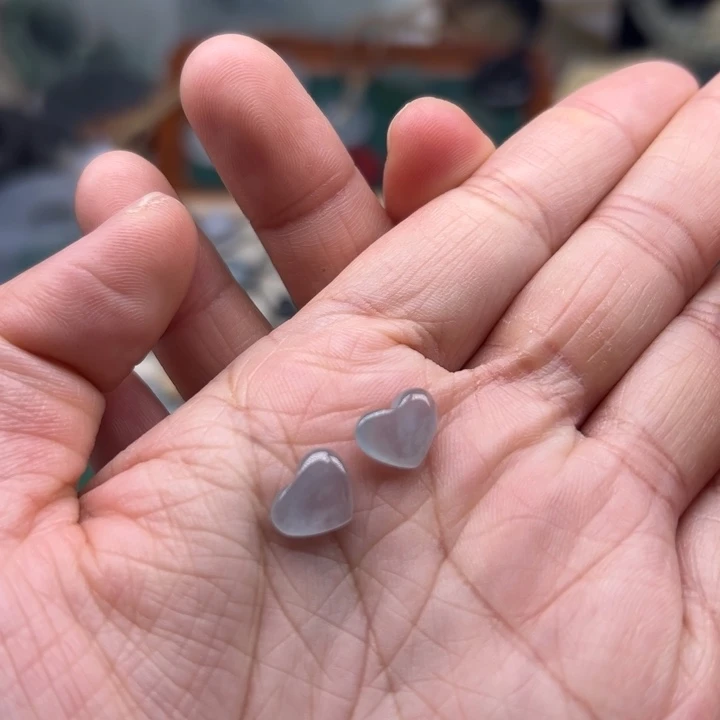 翡翠颈饰未镶嵌耳钉