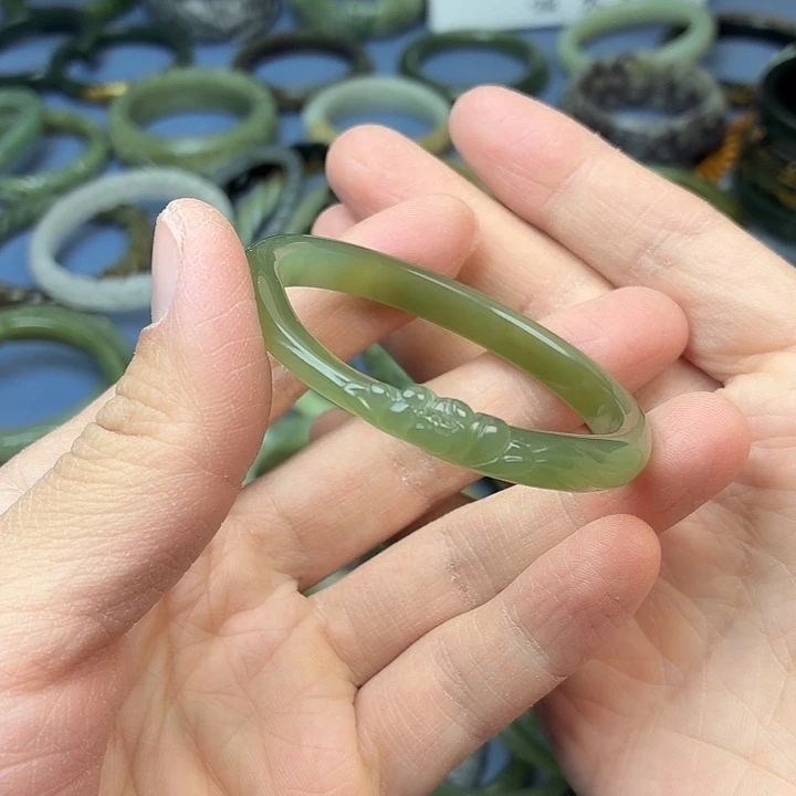和田玉（青白玉）未镶嵌手镯001，圈口51.5mm莲花镯