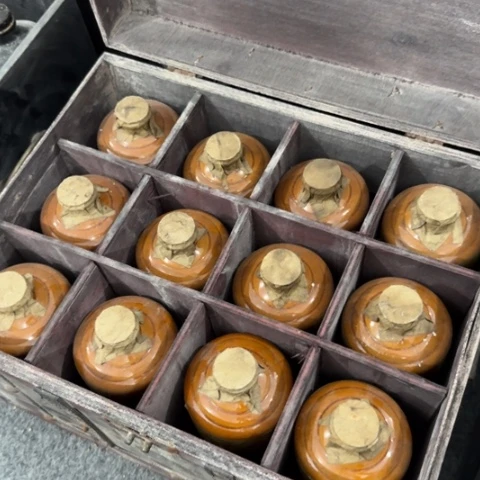 盘子瓶子手工手绘
