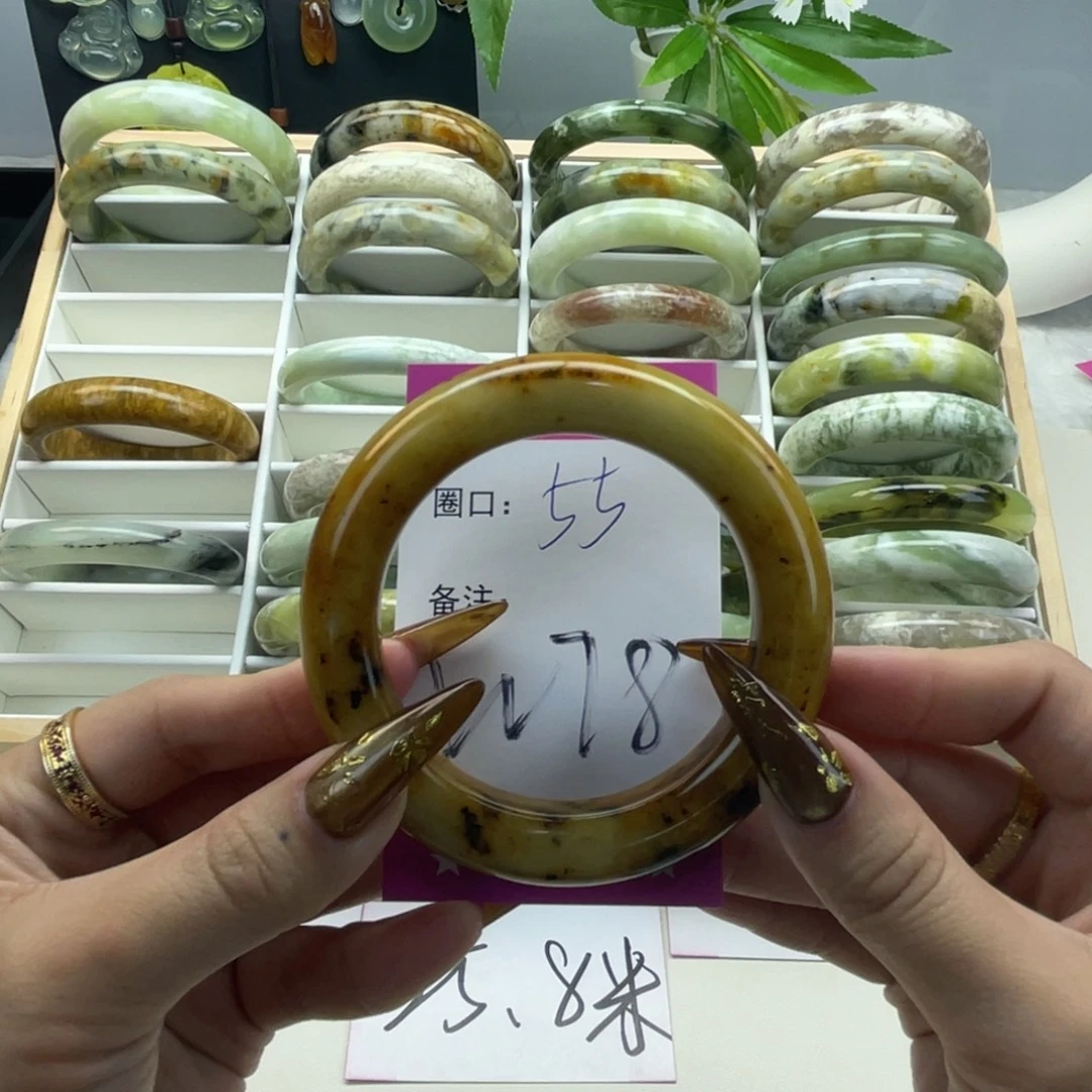 蛇纹石玉未镶嵌手镯