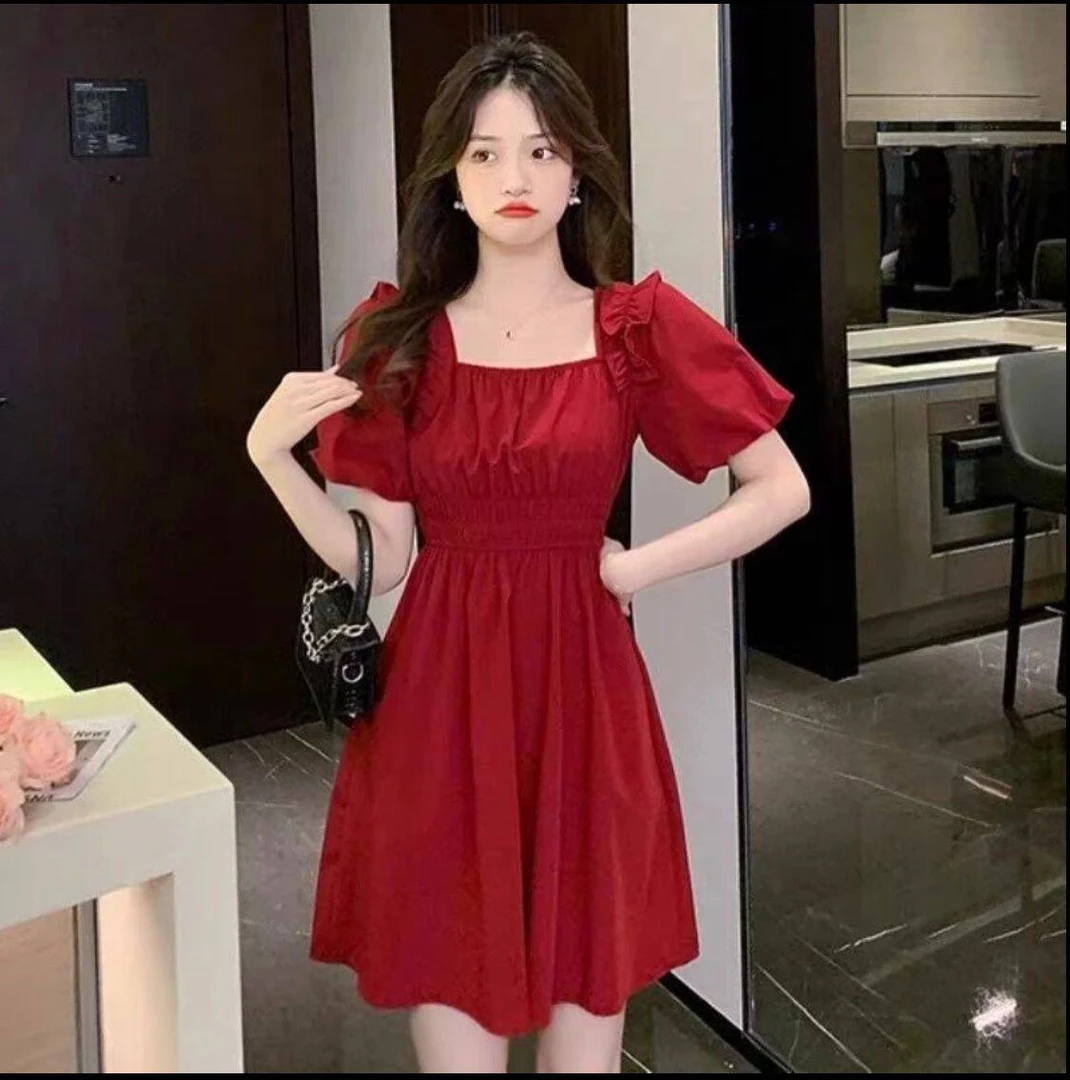 高品质时尚短袖连衣裙小黑裙中长款泡泡袖方领夏季法式收腰裙时尚