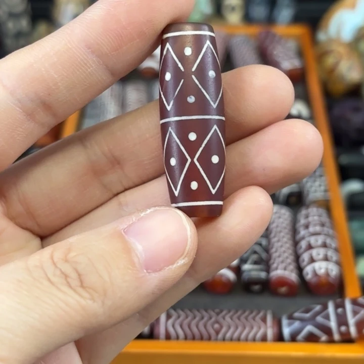 秦***子玛瑙/玉髓未镶嵌颈饰