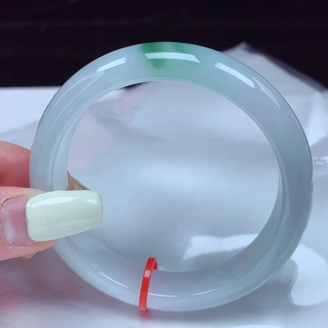 翡翠手镯未镶嵌55圈