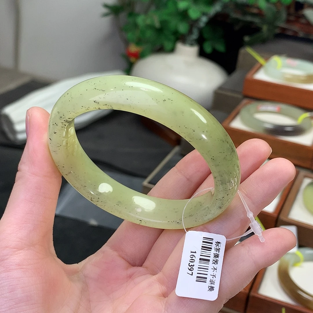 和田玉未镶嵌手镯56.57 鸡油黄青花