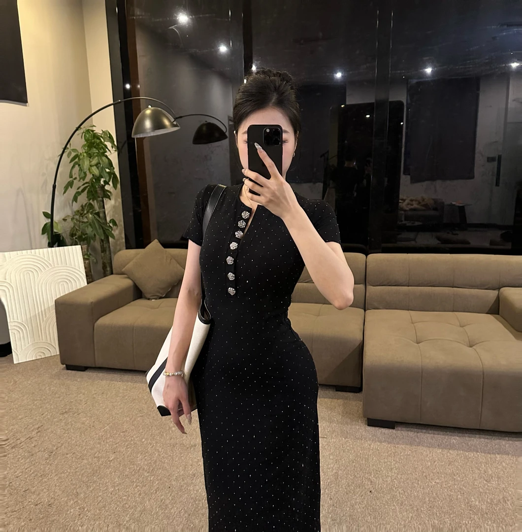 【OS&oneshow】春款复古v领璀璨星空气质收腰显瘦黑色短袖连衣长裙