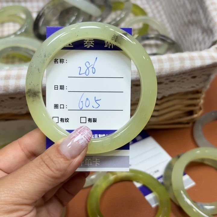 未镶嵌岫玉手镯天然