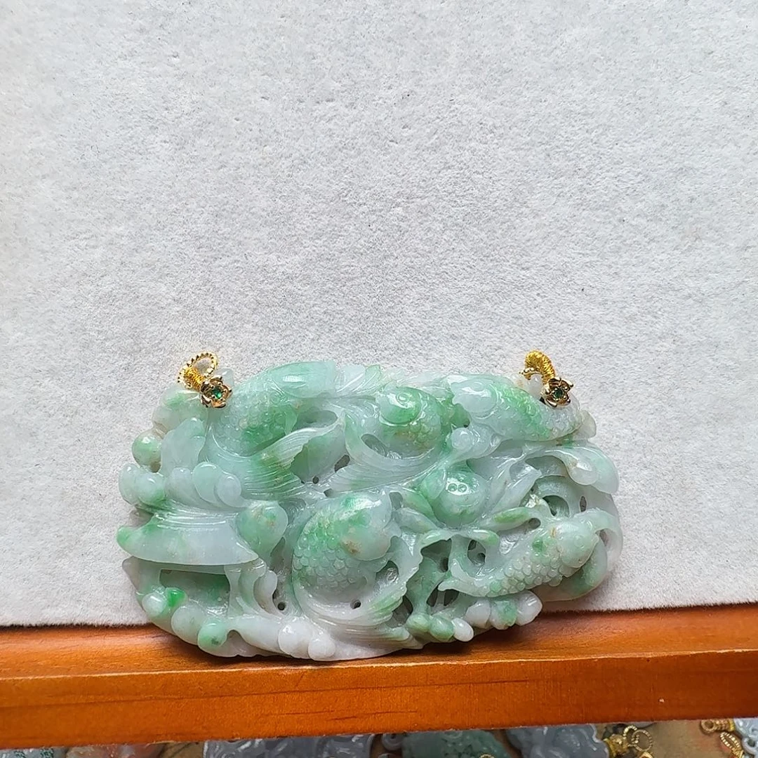 翡翠未镶嵌吊坠(赠链)