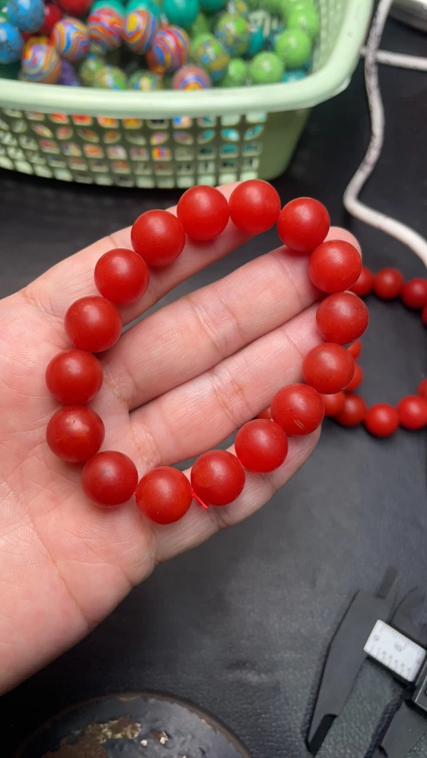 B114   12 磨砂栀子红手串