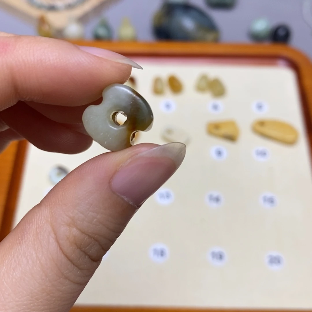 蛇纹石玉合金配饰昆****羊