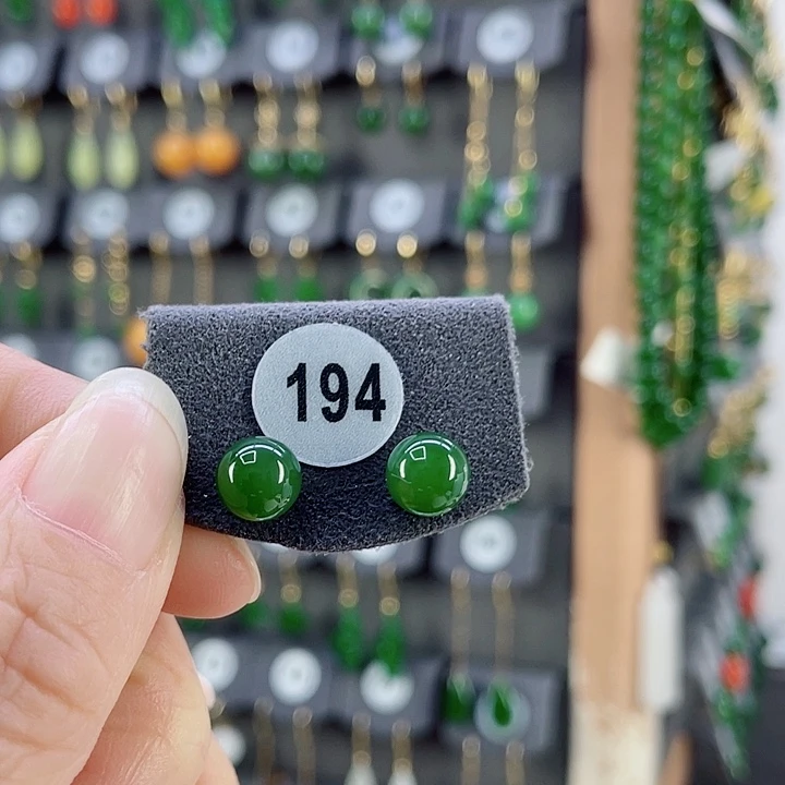 18K金镶嵌和田玉耳饰